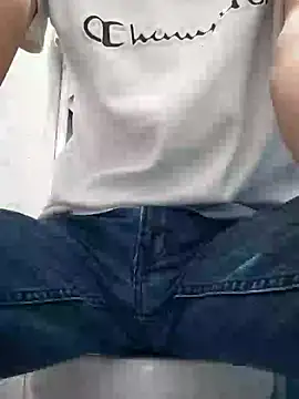 Snapshot of Leonul chatting on January 5, 2025, 2:06 am Leonul online show from January 5, 2025, 2:06 am