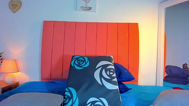 valen rose0 online show from October 1, 2025, 12:09 pm