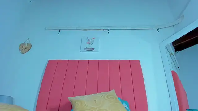 valen rose0 online show from March 5, 2025, 3:18 pm