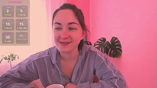 cClandesTina online show from March 22, 2025, 9:24 am