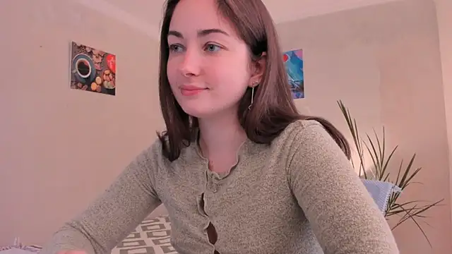 cClandesTina online show from September 19, 2025, 2:43 pm