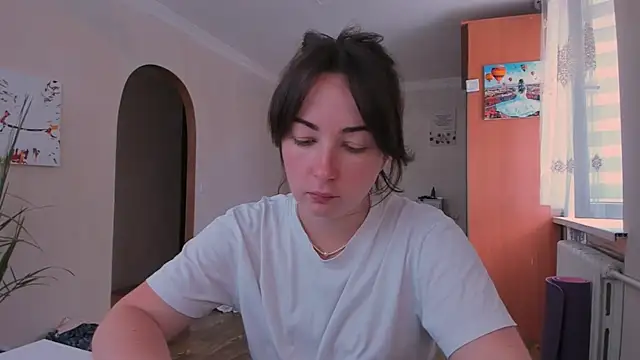 cClandesTina online show from July 1, 2026, 10:15 am