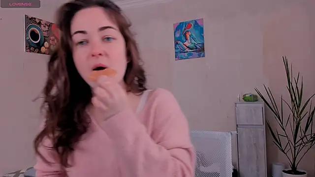 cClandesTina online show from November 22, 2025, 8:35 am