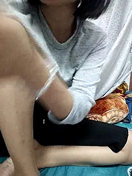 Snapshot of Haralushiaaa chatting on November 25, 2025, 8:14 am Haralushiaaa online show from November 25, 2025, 8:14 am