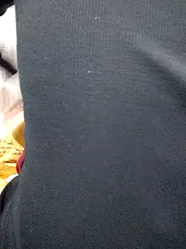 Snapshot of Haralushiaaa chatting on November 18, 2025, 11:26 pm Haralushiaaa online show from November 18, 2025, 11:26 pm