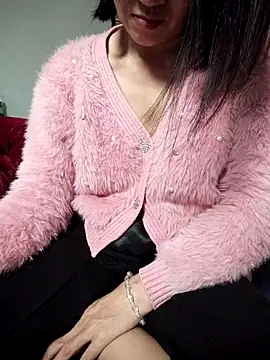 Snapshot of Haralushiaaa chatting on November 17, 2025, 5:55 am Haralushiaaa online show from November 17, 2025, 5:55 am