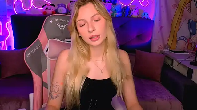 Maria Hunt online show from October 22, 2025, 2:22 am