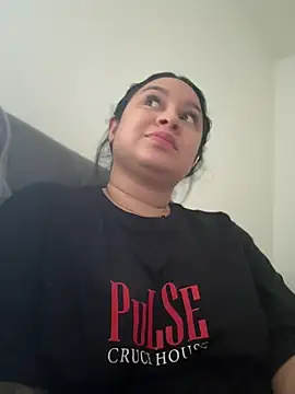 Pretty Isadora online show from April 10, 2026, 9:11 pm