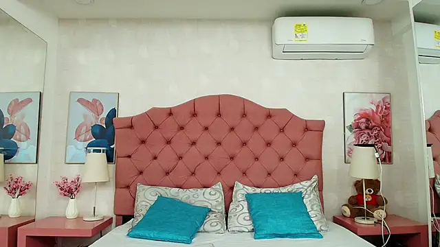 Snapshot of ThyaraJhons chatting on February 12, 2026, 11:43 am ThyaraJhons online show from February 12, 2026, 11:43 am