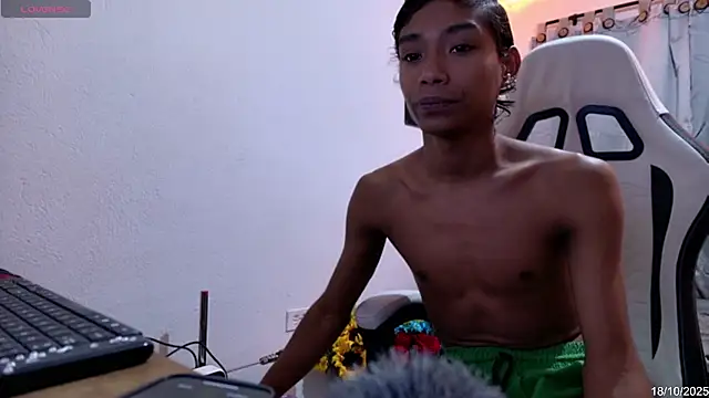 Snapshot of alejo_cute chatting on October 18, 2025, 10:34 pm alejo cute online show from October 18, 2025, 10:34 pm