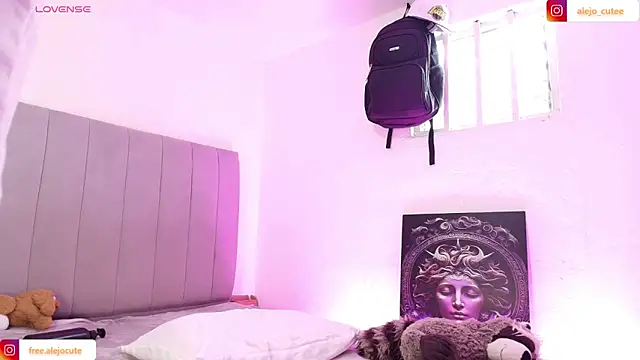 Snapshot of alejo_cute chatting on February 5, 2025, 10:11 pm alejo cute online show from February 5, 2025, 10:11 pm