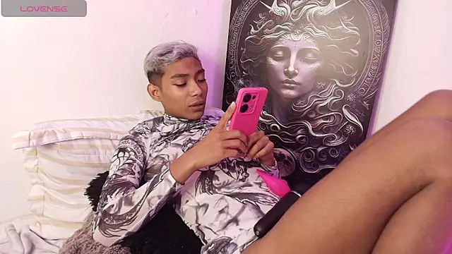 Snapshot of alejo_cute chatting on January 8, 2025, 10:27 pm alejo cute online show from January 8, 2025, 10:27 pm