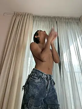 Snapshot of alejo_cute chatting on March 17, 2026, 10:40 am alejo cute online show from March 17, 2026, 10:40 am