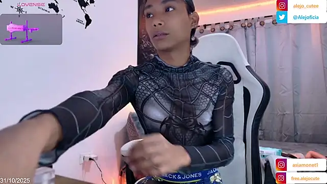 Snapshot of alejo_cute chatting on October 31, 2025, 9:32 pm alejo cute online show from October 31, 2025, 9:32 pm