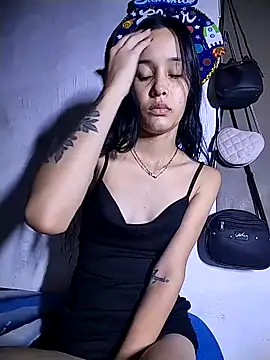 Snapshot of The-quee22 chatting on October 22, 2025, 7:02 pm The-quee22 online show from October 22, 2025, 7:02 pm