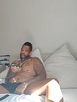 Snapshot of 3prettyboy3 chatting on November 13, 2025, 8:24 pm 3prettyboy3 online show from November 13, 2025, 8:24 pm