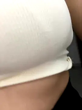 Snapshot of Milk_Mom99 chatting on October 7, 2025, 11:39 pm Milk Mom99 online show from October 7, 2025, 11:39 pm