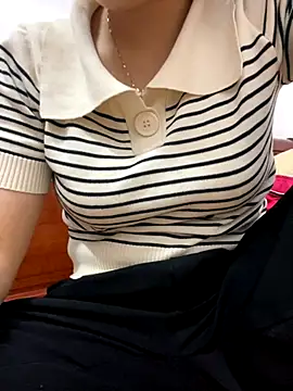 Snapshot of Milk_Mom99 chatting on November 1, 2025, 4:52 am Milk Mom99 online show from November 1, 2025, 4:52 am