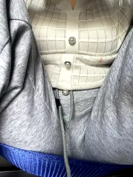 Snapshot of Milk_Mom99 chatting on November 26, 2025, 1:38 am Milk Mom99 online show from November 26, 2025, 1:38 am