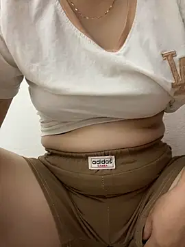 Snapshot of Milk_Mom99 chatting on October 15, 2025, 11:24 pm Milk Mom99 online show from October 15, 2025, 11:24 pm