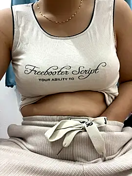 Snapshot of Milk_Mom99 chatting on November 14, 2025, 6:39 am Milk Mom99 online show from November 14, 2025, 6:39 am