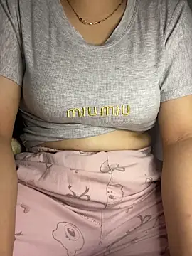 Snapshot of Milk_Mom99 chatting on December 19, 2025, 5:26 pm Milk Mom99 online show from December 19, 2025, 5:26 pm