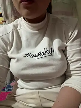 Snapshot of Milk_Mom99 chatting on February 27, 2025, 4:57 am Milk Mom99 online show from February 27, 2025, 4:57 am