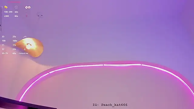 Snapshot of katiepeach_ chatting on February 21, 2025, 3:54 pm katiepeach online show from February 21, 2025, 3:54 pm