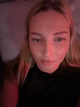 Snapshot of Aleksandrakis chatting on November 22, 2025, 3:44 pm Aleksandrakis online show from November 22, 2025, 3:44 pm