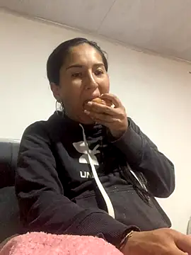 luna asss online show from October 20, 2025, 3:12 pm