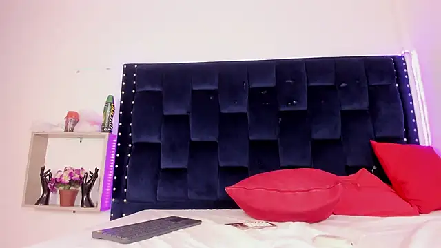 Kim Baker1 online show from November 26, 2025, 7:58 pm