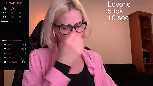 Snapshot of Sexy_Sweets chatting on October 2, 2025, 8:01 pm Sexy Sweets online show from October 2, 2025, 8:01 pm