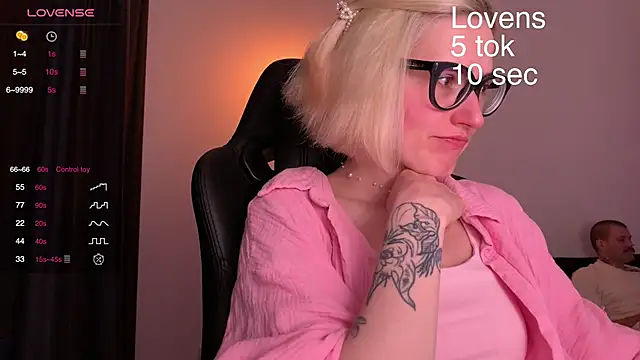 Snapshot of Sexy_Sweets chatting on October 3, 2025, 6:09 pm Sexy Sweets online show from October 3, 2025, 6:09 pm