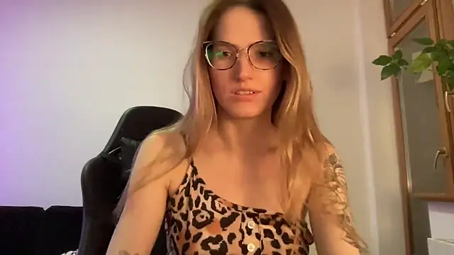 Snapshot of Sexy_Sweets chatting on December 8, 2024, 5:55 pm Sexy Sweets online show from December 8, 2024, 5:55 pm