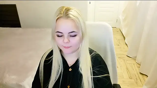 Snapshot of lovely-eyes chatting on January 23, 2025, 1:30 am lovely-eyes online show from January 23, 2025, 1:30 am