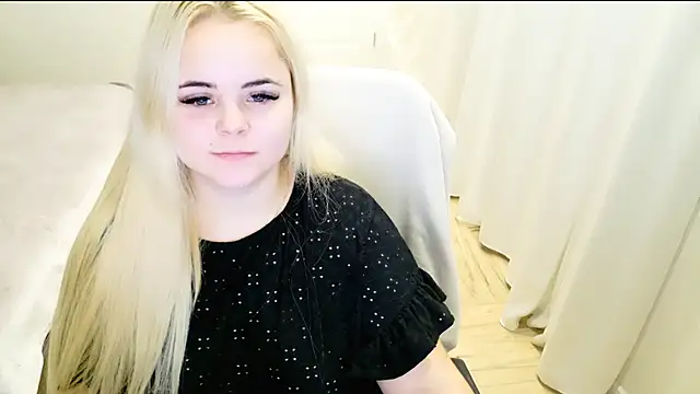 Snapshot of lovely-eyes chatting on January 30, 2025, 1:22 am lovely-eyes online show from January 30, 2025, 1:22 am