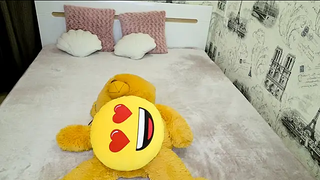 lovely-eyes online show from October 14, 2025, 5:57 pm