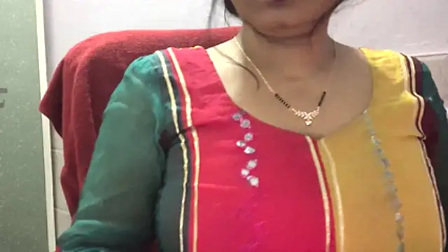 Snapshot of Gulaboo_bhabi chatting on January 8, 2026, 4:51 am Gulaboo bhabi online show from January 8, 2026, 4:51 am