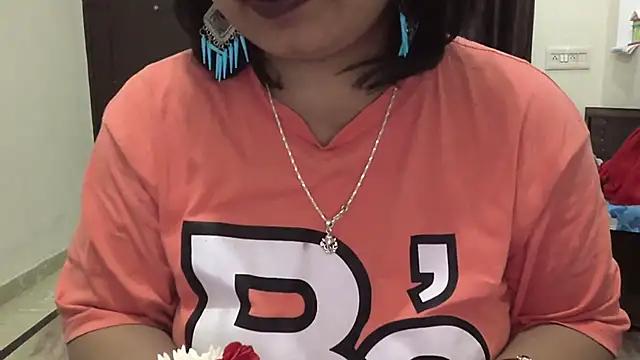 Snapshot of Gulaboo_bhabi chatting on March 6, 2025, 10:36 pm Gulaboo bhabi online show from March 6, 2025, 10:36 pm