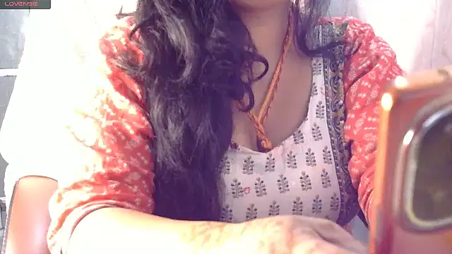 Snapshot of Gulaboo_bhabi chatting on October 8, 2025, 6:19 pm Gulaboo bhabi online show from October 8, 2025, 6:19 pm