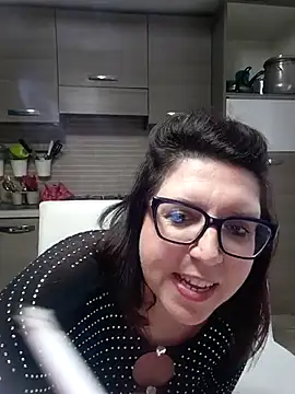 Snapshot of carolyne2023 chatting on February 5, 2026, 3:41 pm carolyne2023 online show from February 5, 2026, 3:41 pm