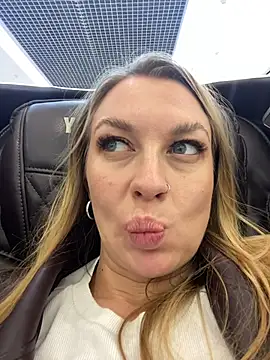 Sweet   Emily online show from November 30, 2025, 1:12 pm