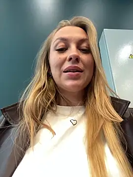 Sweet   Emily online show from October 3, 2025, 1:56 pm