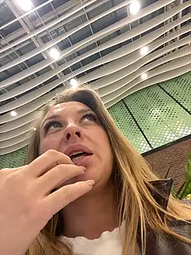 Sweet   Emily online show from December 18, 2025, 3:38 pm