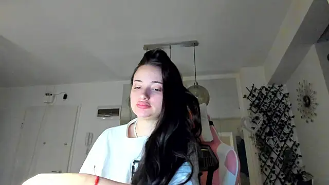 Snapshot of IreneVON chatting on March 6, 2026, 4:18 am IreneVON online show from March 6, 2026, 4:18 am