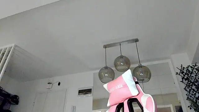 IreneVON online show from November 24, 2025, 4:34 am