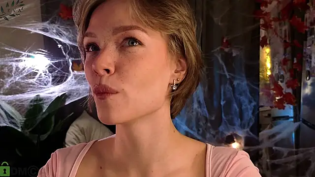 Eva Natsumi online show from October 29, 2025, 4:50 pm