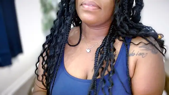 Snapshot of selena42 chatting on October 16, 2025, 4:04 pm selena42 online show from October 16, 2025, 4:04 pm