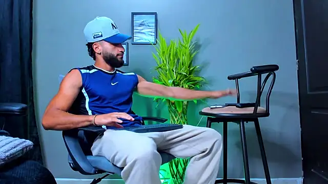 Snapshot of Damian_022 chatting on November 6, 2025, 10:41 am Damian 022 online show from November 6, 2025, 10:41 am