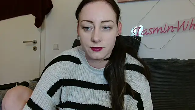 Snapshot of Jasmin-White chatting on April 29, 2026, 1:48 pm Jasmin-White online show from April 29, 2026, 1:48 pm